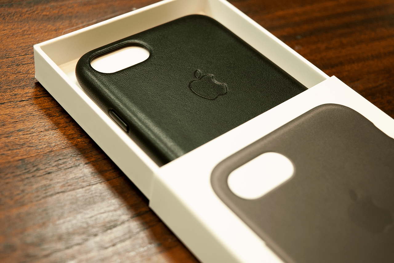 leathercaseblack01d200