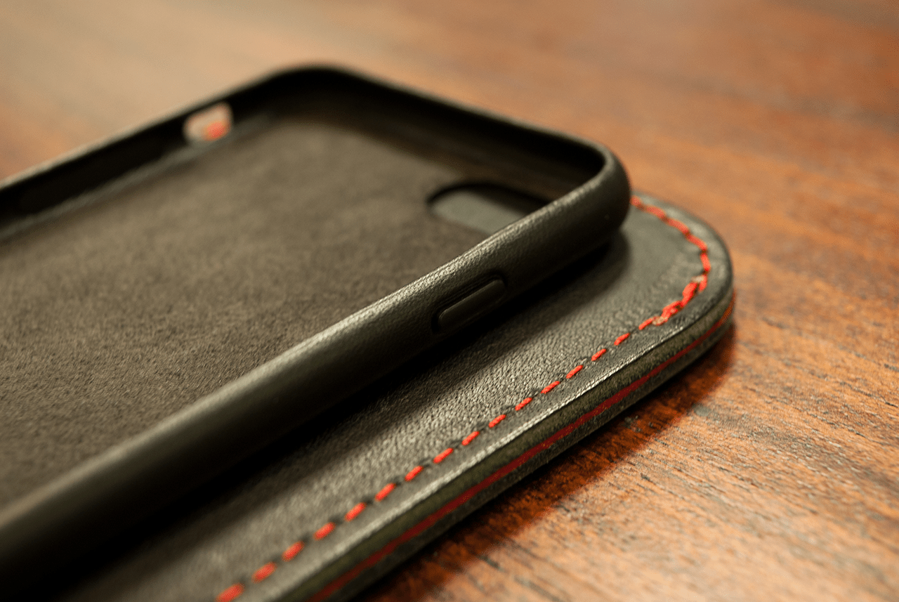 leathercaseblack03d200